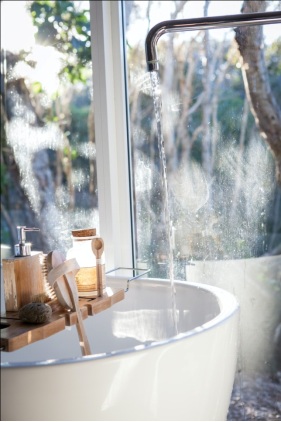 Bathtub with cleaning tools