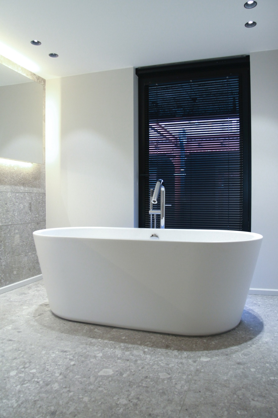 modern-day stand-alone bathtub